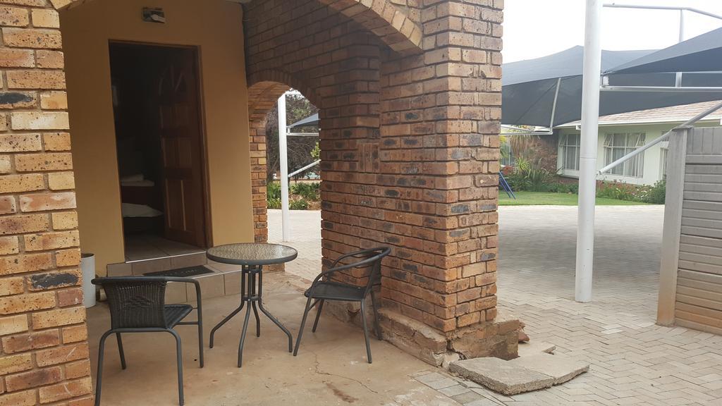 Gemstone Guest House Klerksdorp Zewnętrze zdjęcie